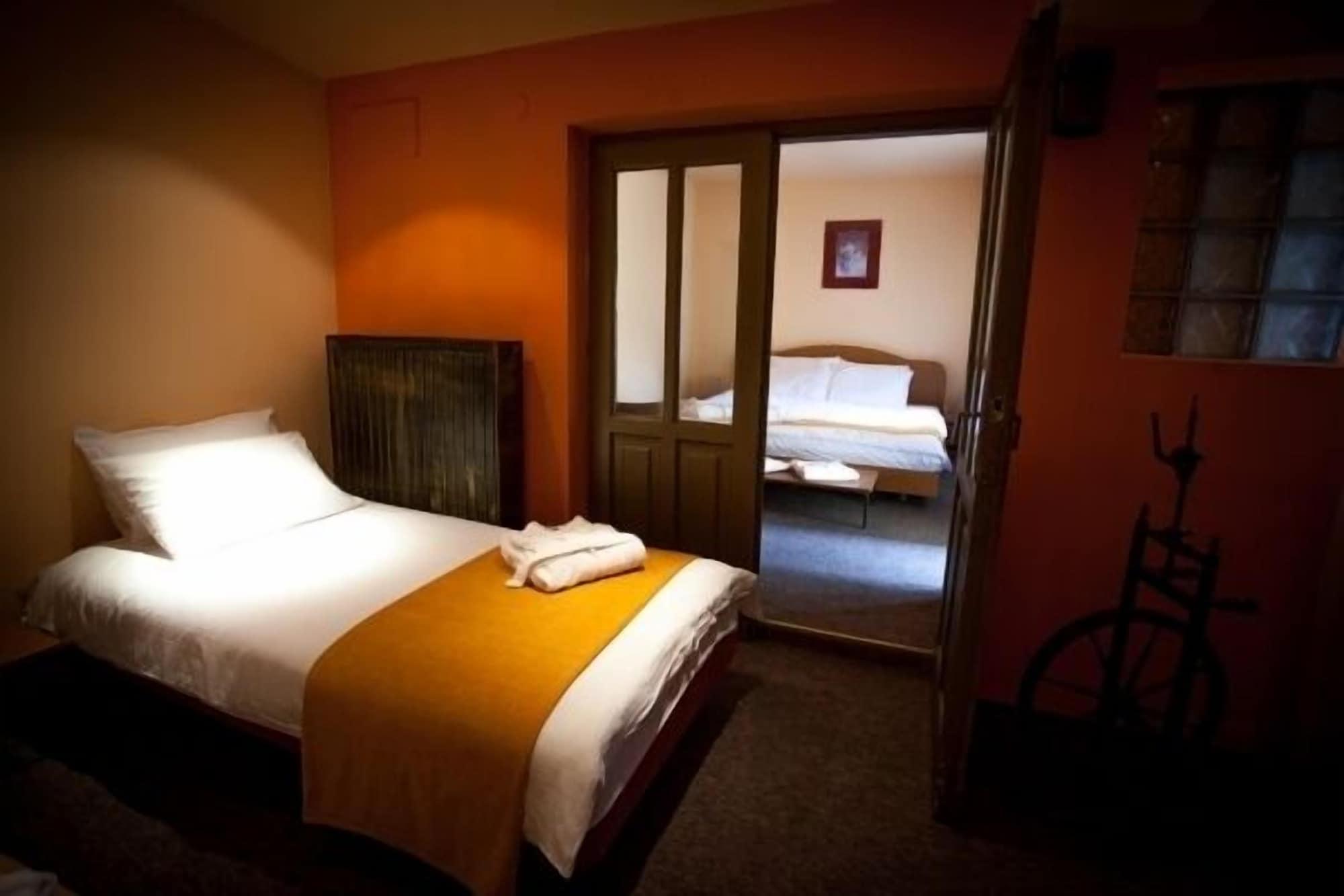Déjà Vu Guesthouse Cluj-Napoca Esterno foto
