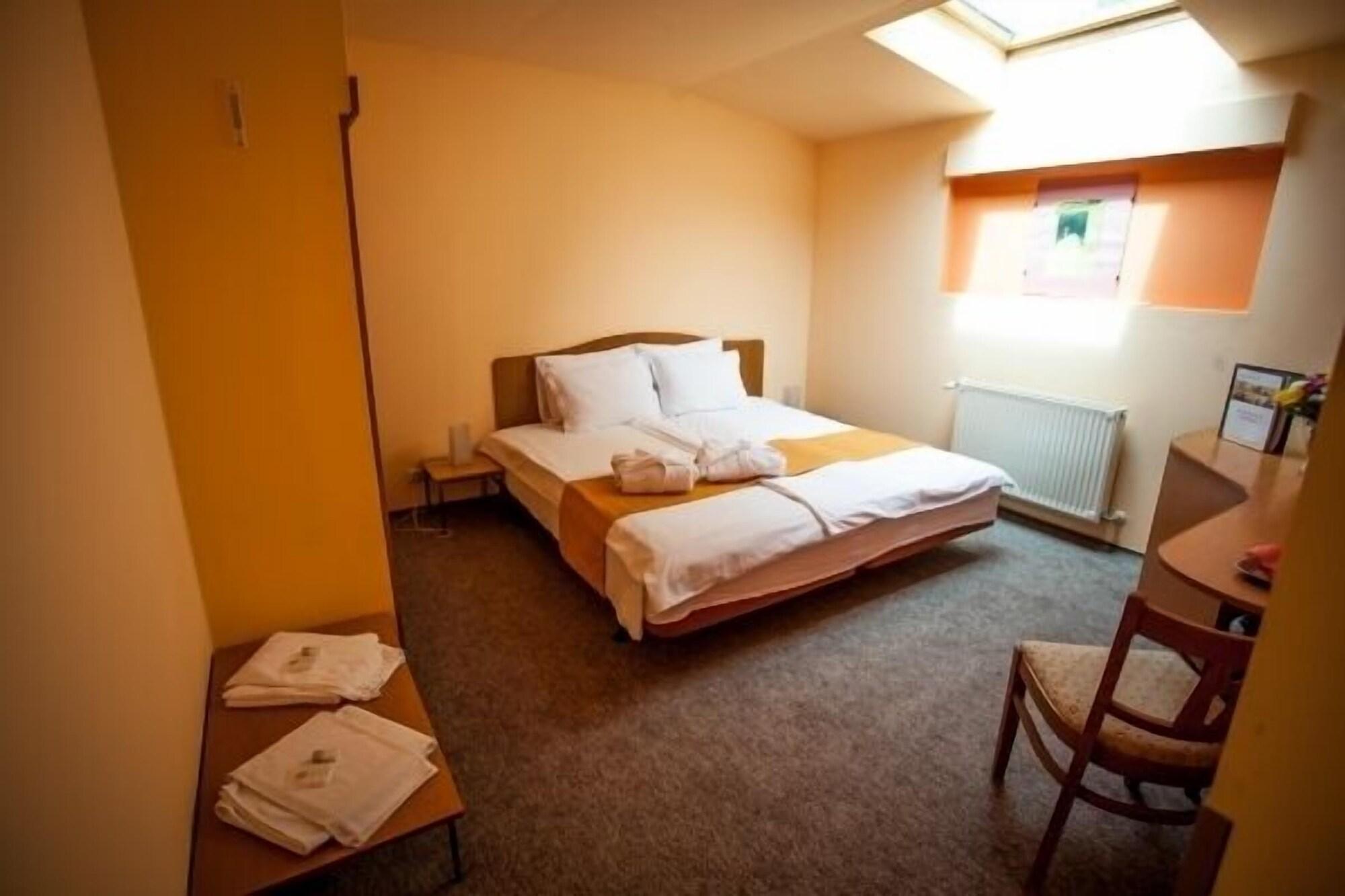Déjà Vu Guesthouse Cluj-Napoca Esterno foto