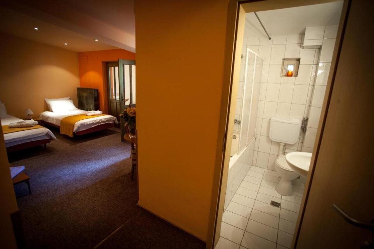 Déjà Vu Guesthouse Cluj-Napoca Esterno foto